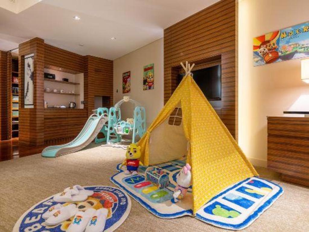 New World Guiyang Hotel Екстер'єр фото